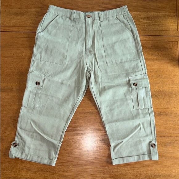 Pants - Casual Green Capris